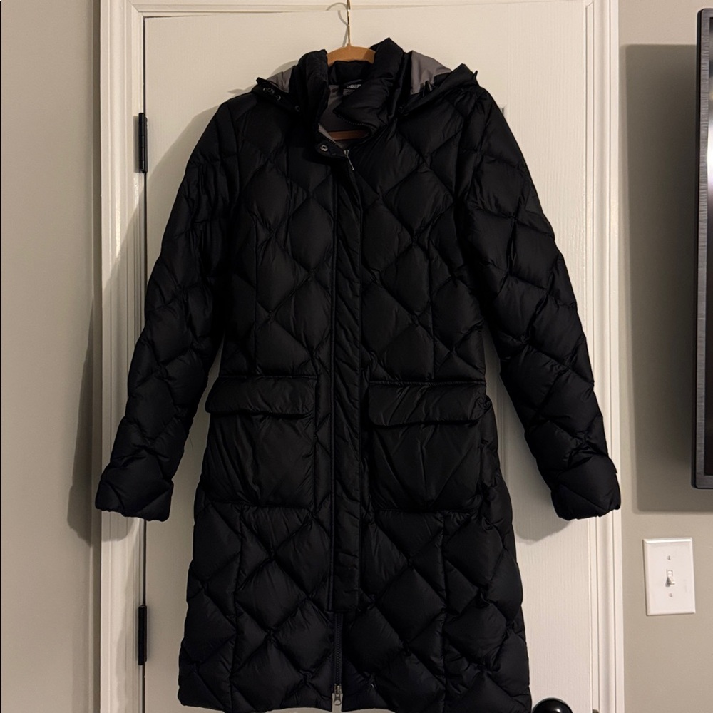 North face Women's Black Quilted Puffer Coat size Medium